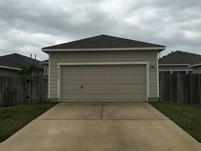 Building Photo - Adorable home with lots of upgrades!