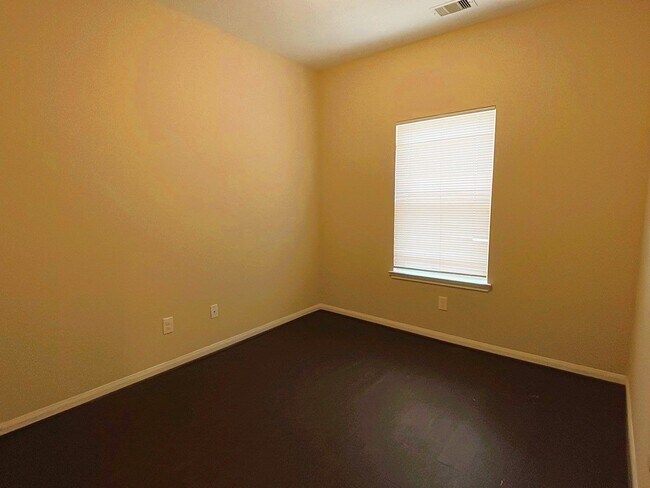 Building Photo - 8526 Homewood Ln