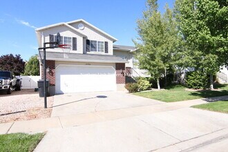 Building Photo - Amazing South Ogden Home with Everything!