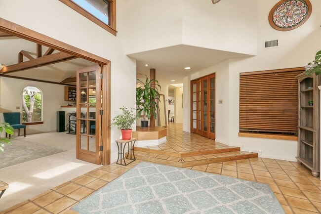 Building Photo - 6115 Manzanillo Dr