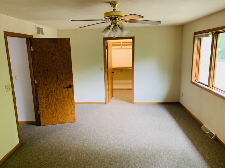 Master BR - 371 Winnebago Ct