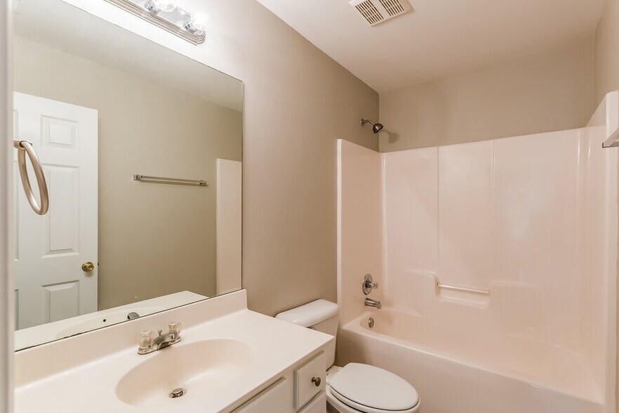Building Photo - 4405 Walforde Blvd