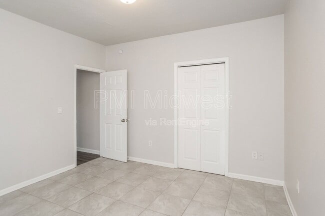 Building Photo - 3014 W 10th St