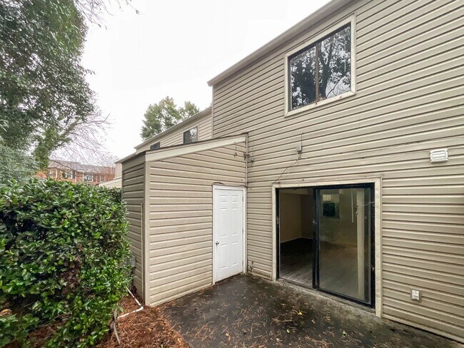 Building Photo - COMING SOON! Charming 2-Bed, 1.5-Bath Retr...
