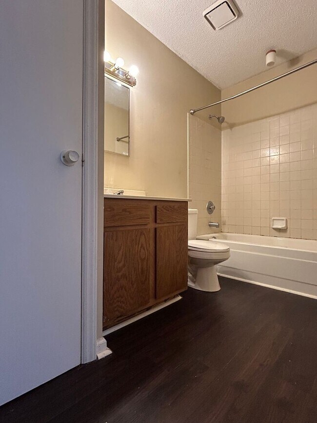 Building Photo - 9629 Vinca Cir