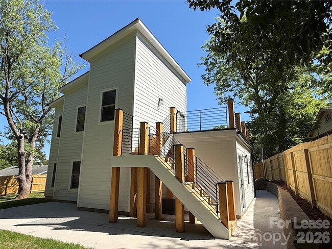 Building Photo - 1139 Clanton Rd