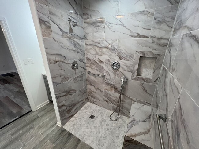 Building Photo - 4 bedroom, 2 bathroom home located in Bato...