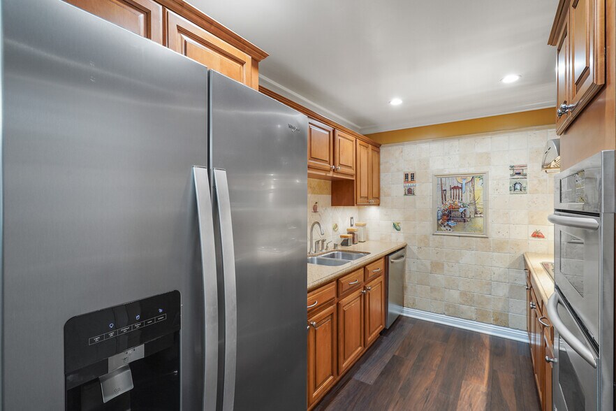 Building Photo - 4633 Marine Ave