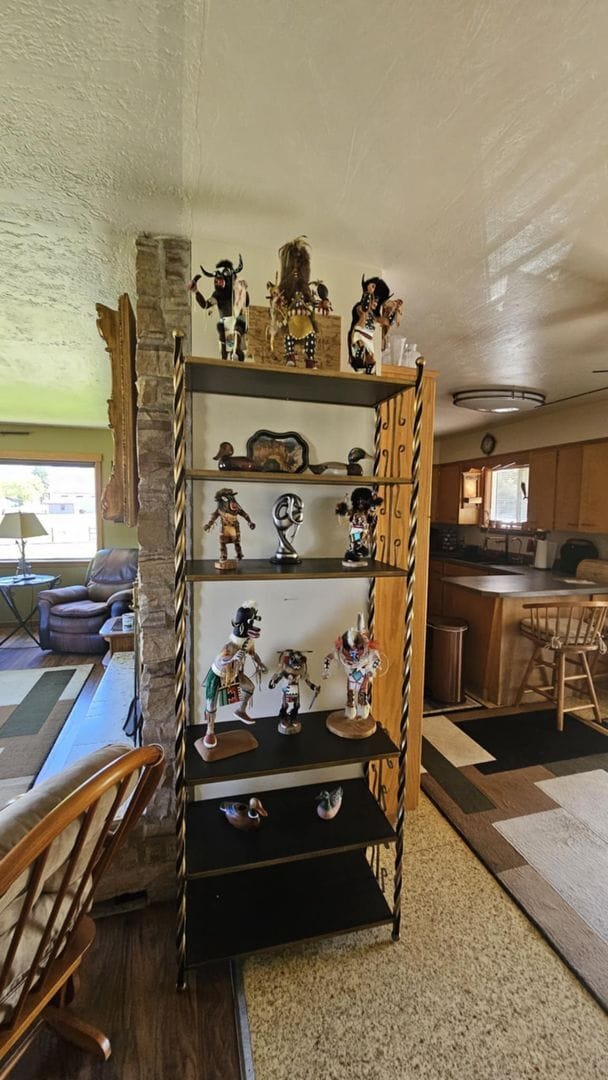 Building Photo - Losleben- House with large yard fully furnished Available Nov 1st - May 31st