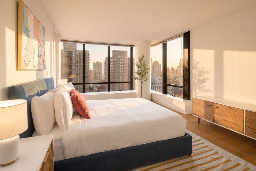 Building Photo - 525 E 72nd St