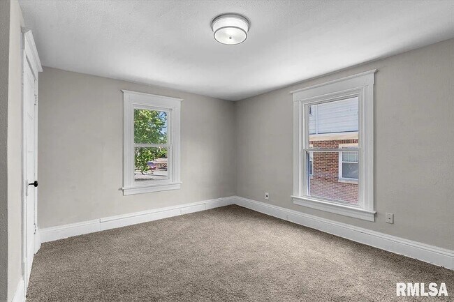 Building Photo - 1624 N 5th St