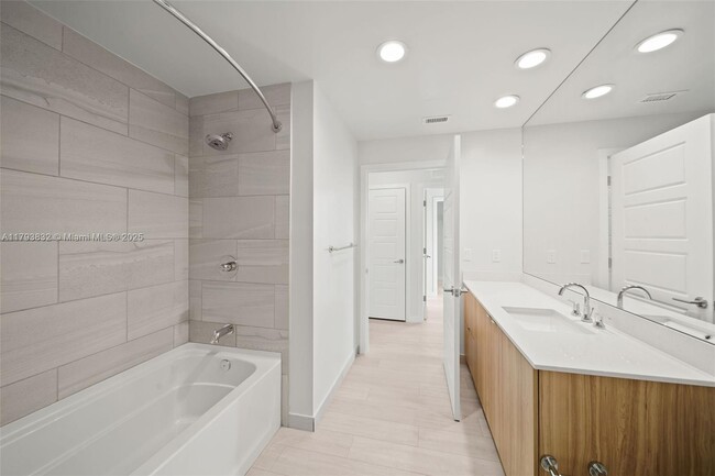 Building Photo - 555 NE 8th St