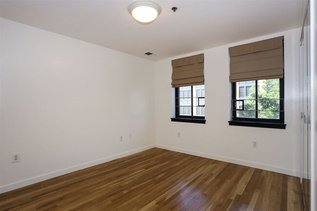 Building Photo - 1320 Bloomfield St