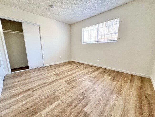 Building Photo - Beautiful First floor 3 bedroom Rose Park ...
