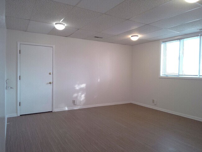 Building Photo - 700 S 4th St