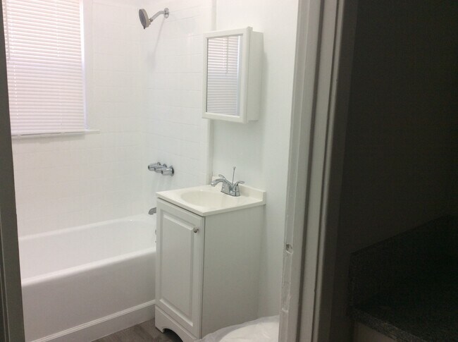 Full Bath with Window - 2222 Cambridge St