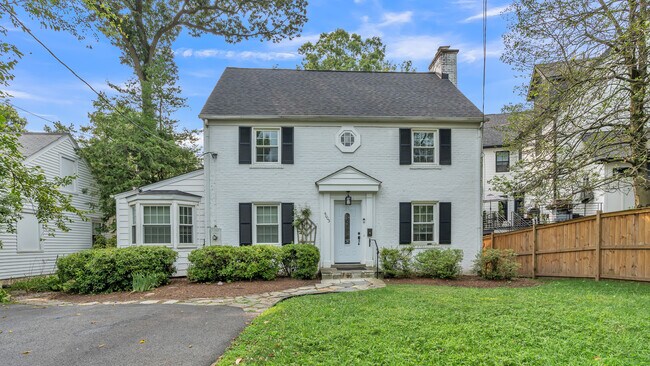 Primary Photo - 4003 N Glebe Rd