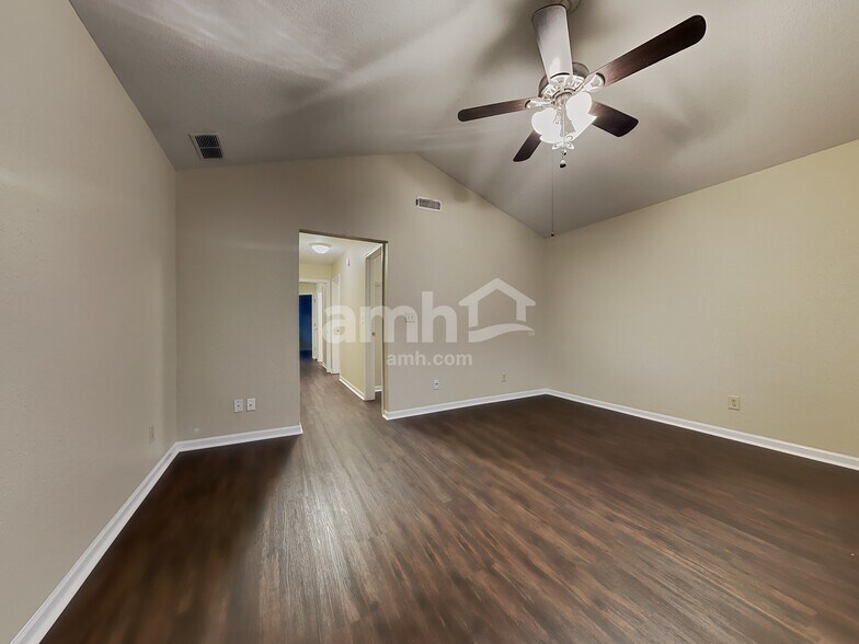 Building Photo - 5521 Bracken Cir