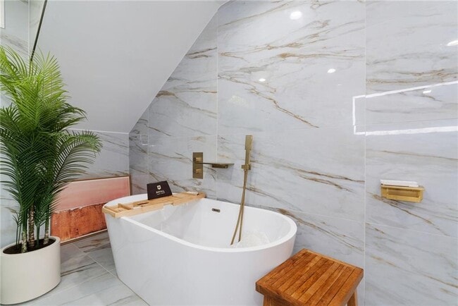 Building Photo - 4200 Roswell Rd NE