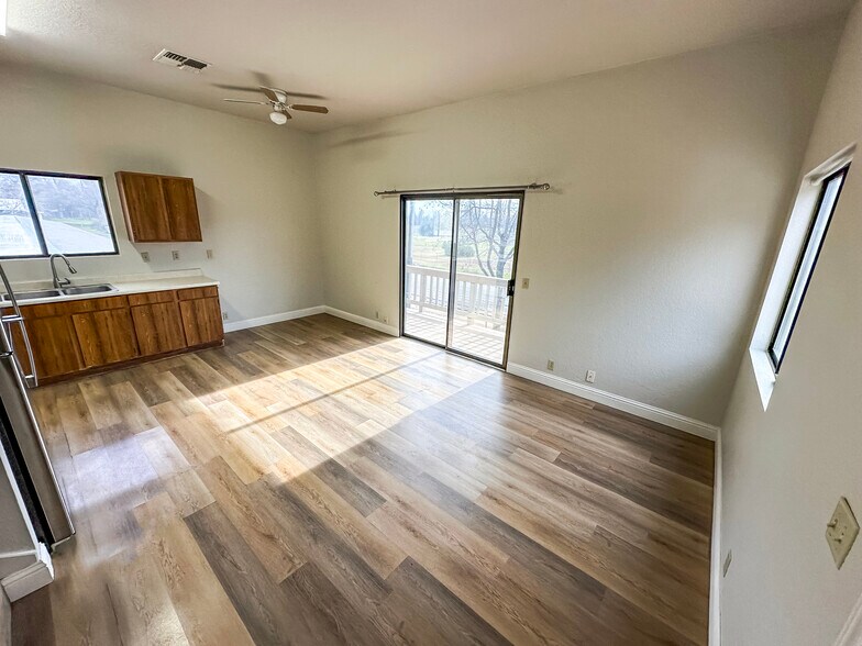 Building Photo - 1420 Branstetter Ln