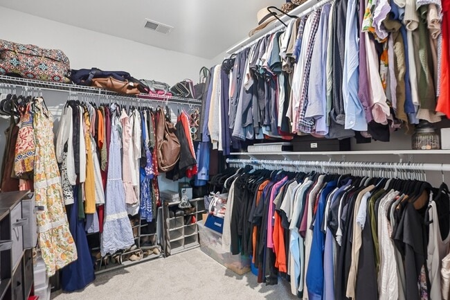 Building Photo - 17 Crown Ct