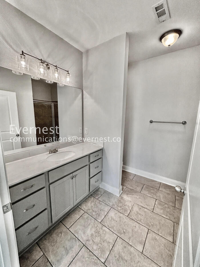 Building Photo - 3845 Valley View Ct