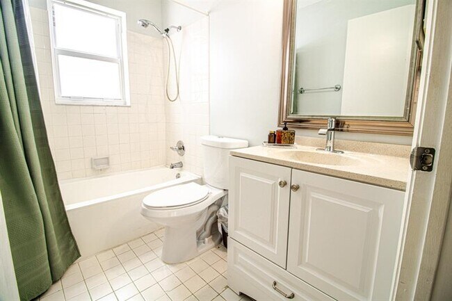 Building Photo - 6415 Amberjack Terrace