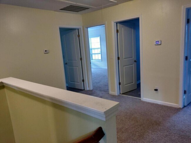 Building Photo - 128 Carolina Wren Ave
