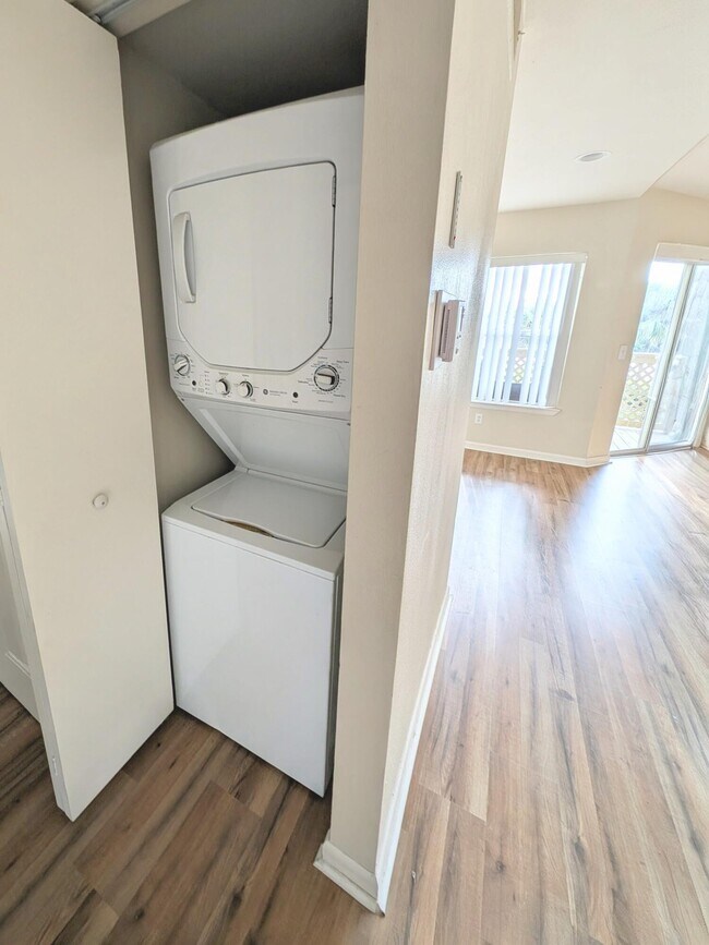 Building Photo - 4863 Via Palm Lakes