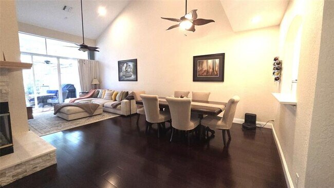 Building Photo - 504 W Palm Aire Dr