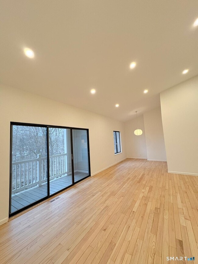 Building Photo - 9 Cook Close