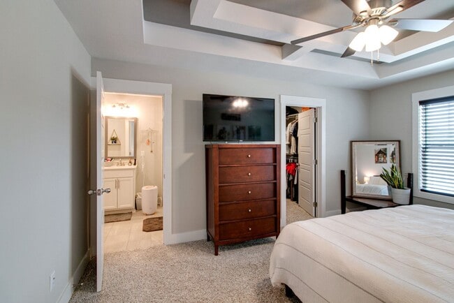 Building Photo - 210 Geneva Ln