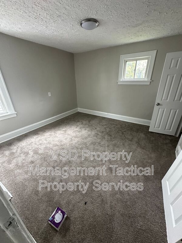 Building Photo - 13827 S Parkway Dr