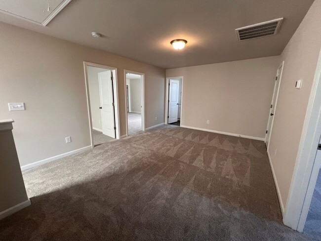Building Photo - 828 Justify Lp