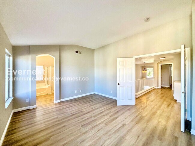 Building Photo - 4-Bedroom Home with Garage / Vouchers Acce...