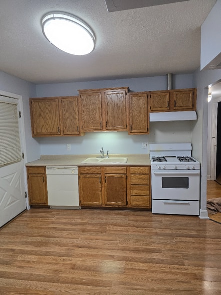 Building Photo - 1921 Shelby St