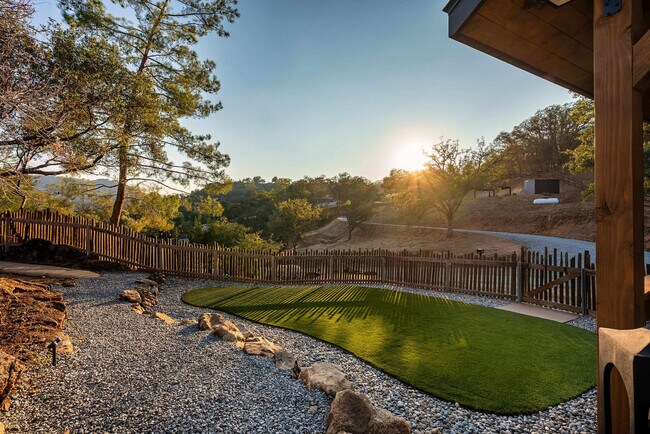 Building Photo - 43620 Washburn Dr