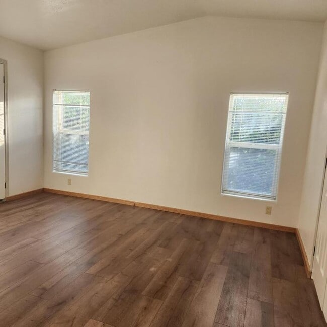 Building Photo - 1015 Doneen Ln