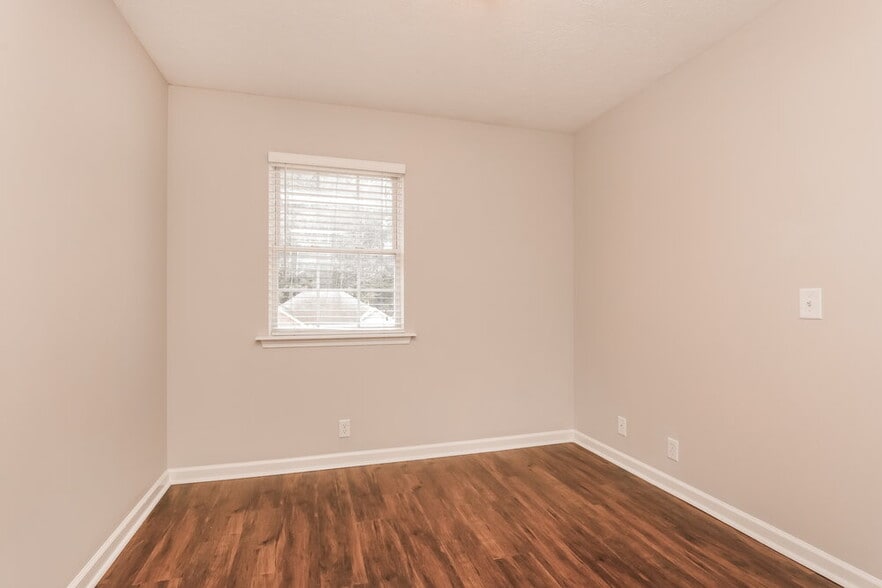 Building Photo - 852 Dover Glen Dr