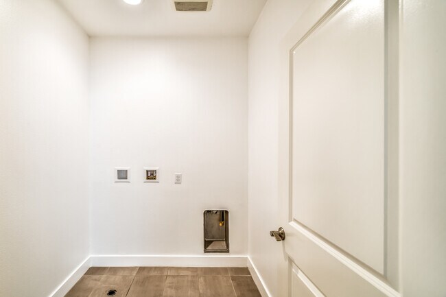 Building Photo - 211 W Tribella Ct