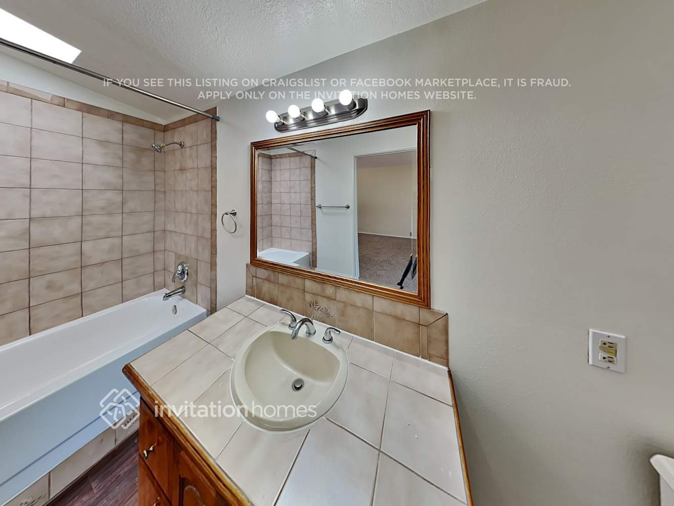 Building Photo - 2323 E Mitchell Dr