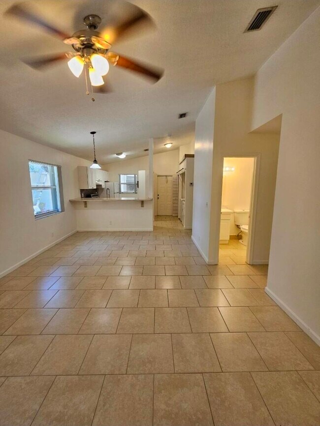 Building Photo - 3620 NW 91st Ave