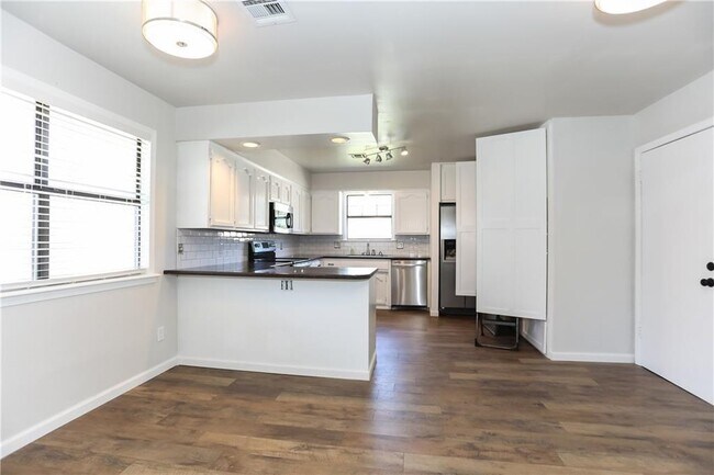 Building Photo - 1005 Robin Haven Dr