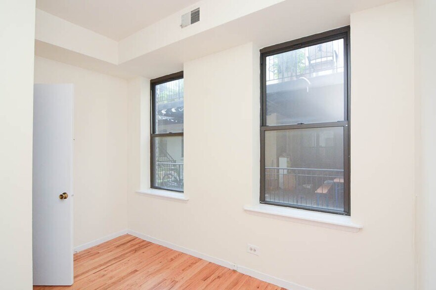 Building Photo - 2319 N Kedzie Blvd