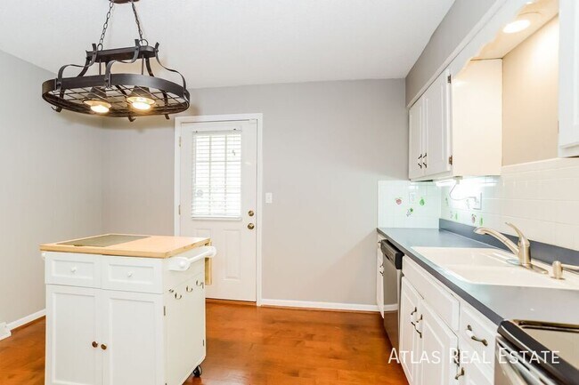 Building Photo - 2312 NE 72nd Terrace