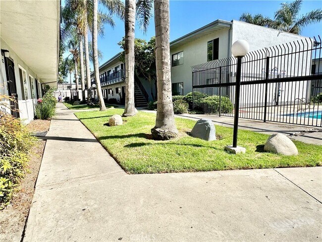 Building Photo - 5500 Ackerfield Ave