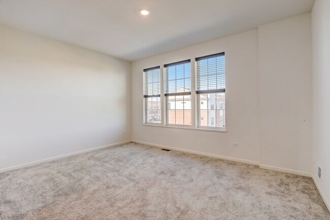 Building Photo - 2924 Reflection Dr