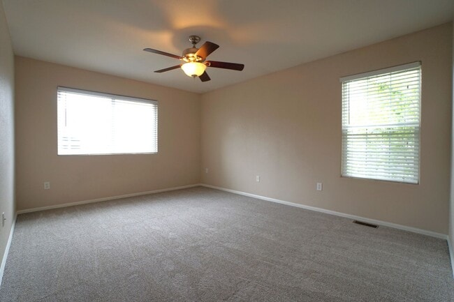Building Photo - 862 Red Thistle View