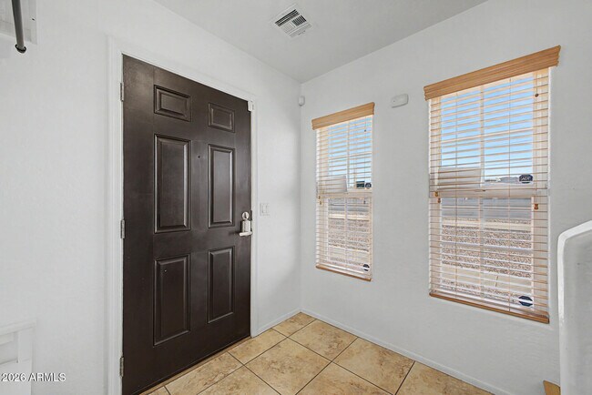 Building Photo - 2233 E Huntington Dr
