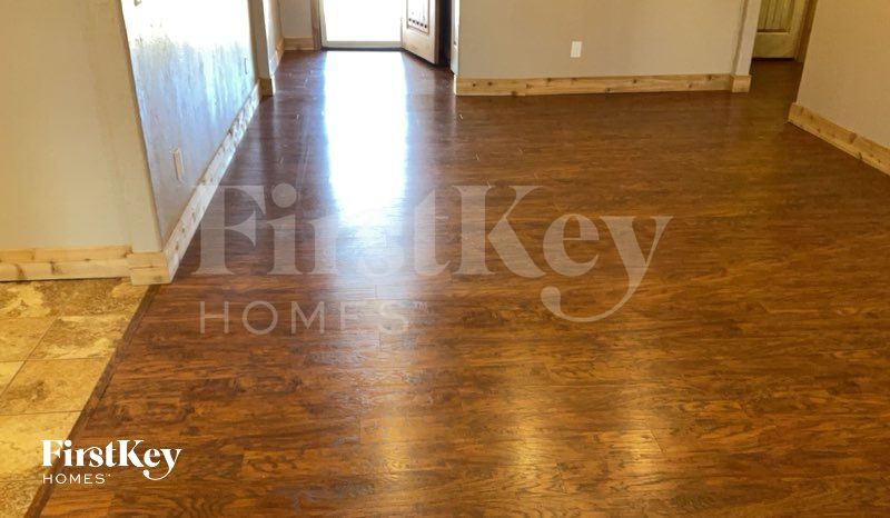 Building Photo - 613 S Avery Dr